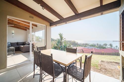 Shaka's Rock Apartment | Oceanview Oasis SEAVIEW - PRIVATE BRAAI - 9 HOLE PUTT-PUTT - TENNIS
