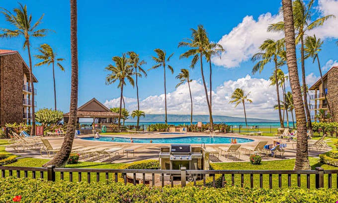 Honokowai Condo | OCEANVIEW - Papakea H107 AC, King Bed, Ground Corner Unit