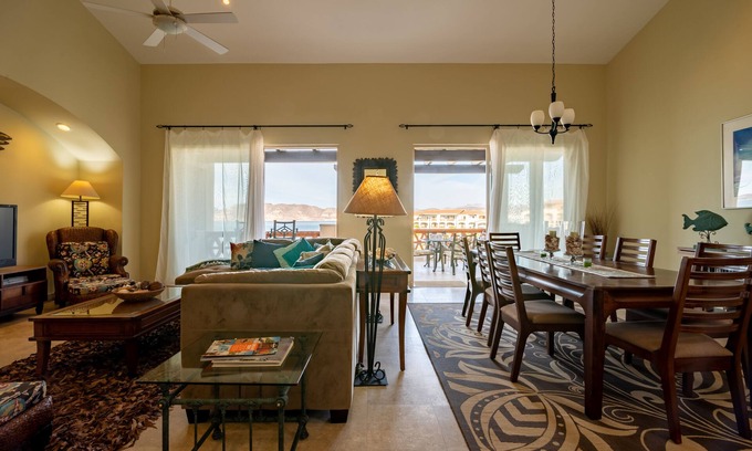 La Paz Apartment | Oceanview Penthouse E501 at 'Paradise of the Sea'