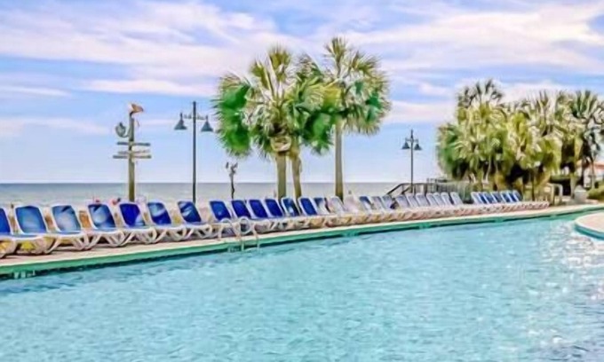 Myrtle Beach Apartment | Oceanview Retreat | Pet-Friendly | 2 Balconies