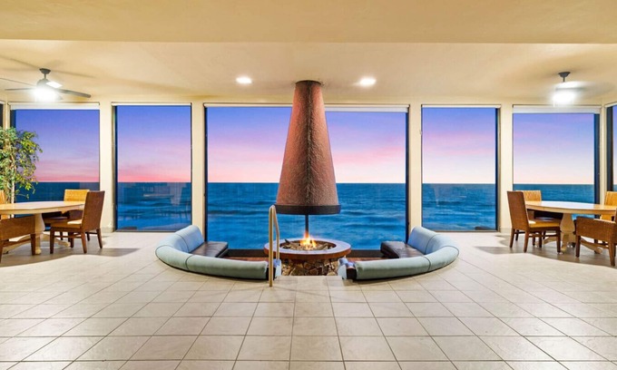 Solana Beach Condo | Oceanview Solana Beach Getaway with Pool & Hot Tub
