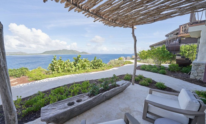 East End Apartment | Oceanview Sunrise Suite w/Outdoor Shower & Patio