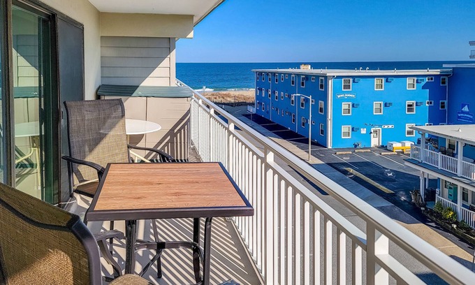 Midtown Ocean City Condo | Oceanview Top Floor Condo - Steps to the Beach! Fantastic midtown location, walk to Seacrets and some of the best places in town! Salty Sands #404