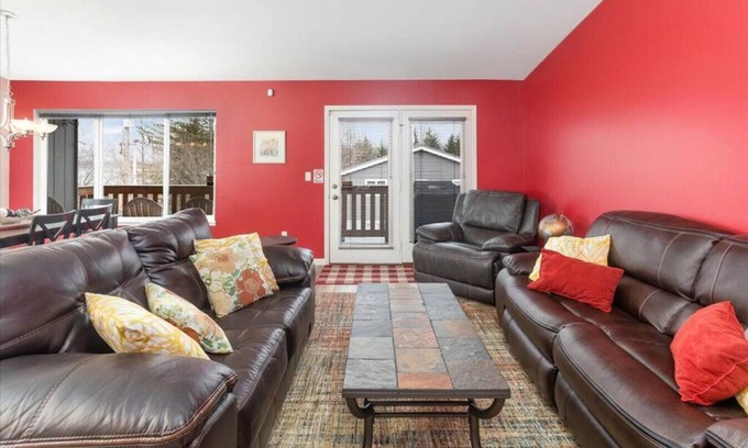 Seward House | Oceanview Townhouse, Spacious Three Bedroom, Sleeps 8