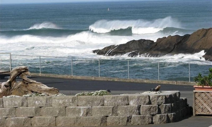 Depoe Bay Apartment | OceanViewCityCenterWiFiCoveredPatioNoTaxWith30-dayStay.