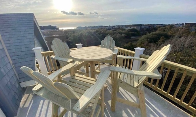 Ocean Sands House | OceanViews, 7 Bedroom ~ HotTub, Oceanside quiet neighborhood with community pool