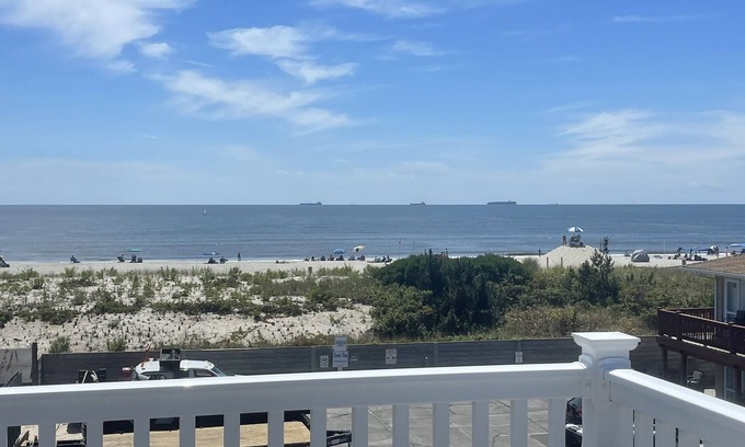 Alden Manor House | Oceanviews from Every Room.Steps to the Beach