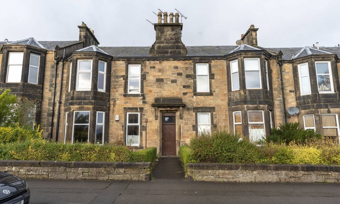 Tillicoultry Apartment | Ochil View - an apartment that sleeps 4 guests in 2 bedrooms