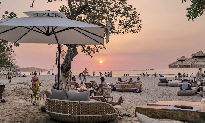 Tamarindo House | Ocho Artisan Bungalow in Playa Tamarindo - we are located right on the beach