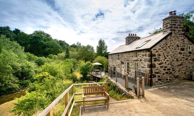 Machynlleth House | Ochr y Rhiw - Three Bedroom House, Sleeps 6