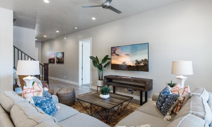 Santa Clara House | Ocotillo Springs 21 Sleeps 22 guests, Fire pit, Community Pool and Hot Tub