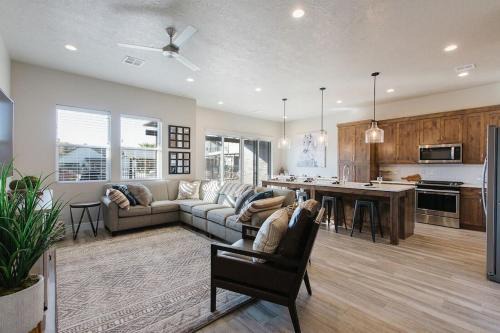 Santa Clara House | Ocotillo Springs 26 Endless Summer Pool Side Retreat