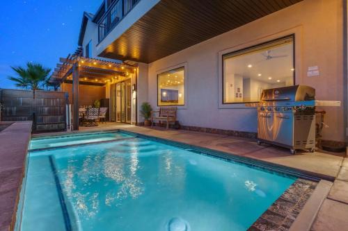 Santa Clara House | Ocotillo Springs 32 l Sleeps 33, 6 Bedrooms with Private Pool and Hot Tub