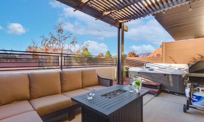 Ivins House | Ocotillo Springs Resort 41 Private Hot Tub, Nintendo Console, BBQ Grill & Beautiful Resort Pool