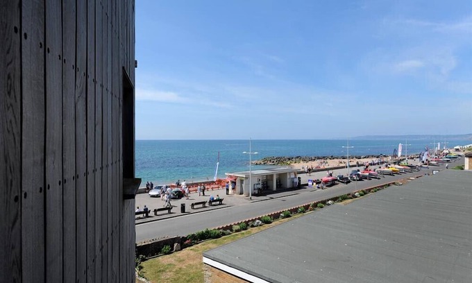 West Bay Cottage | Octopus