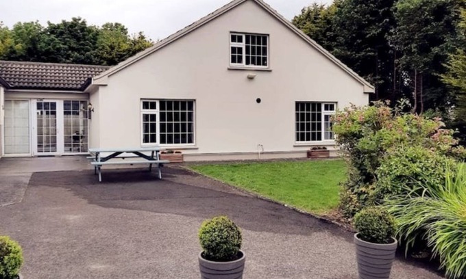 Headford House | Odie's Lodge: The Lodges @ Kilbeg Pier