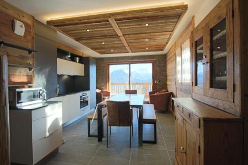 La Toussuire Apartment | ODYSSEE B203 Vaste appartement en vieux bois sur les pistes, vue panoramique
