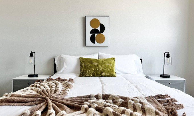 Des Moines Apartment | ✧Odyssey at Keystone | Incredible 1BD Apartment✧