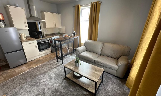 Blackpool Town Center Apartment | O’er The Yard Hideaway