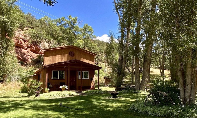 Basalt Cabin | ❤️ of the Frying Pan River - Fly Fish Private Water