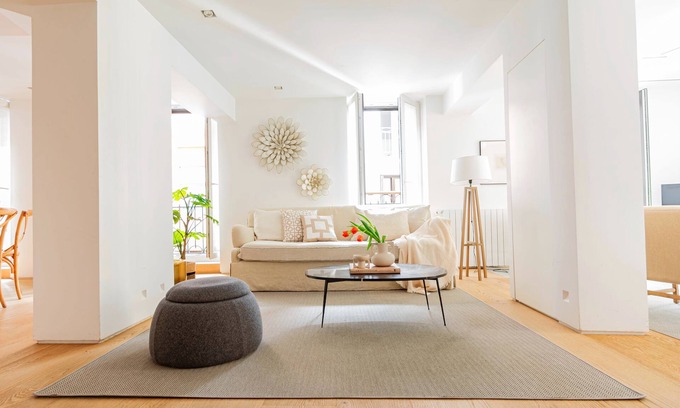 Old Town Apartment | ❤️ of the Old Town★Walk Score 99★8 Balconies★