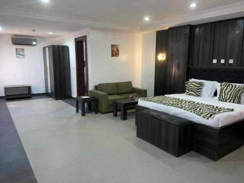 Utako Hotel | Ofas AA Hotel And Apartment