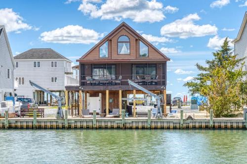 Captain's Cove House | Off Duty - Pet Friendly, Waterfront!