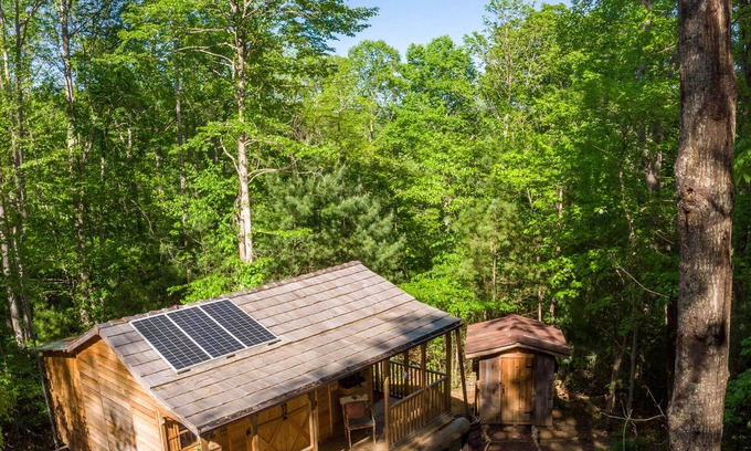 Marshall Cabin | Off-Grid Cabin-Appalachia Glamping-30 Min to AVL-4WD Needed - NO Cleaning Fee!