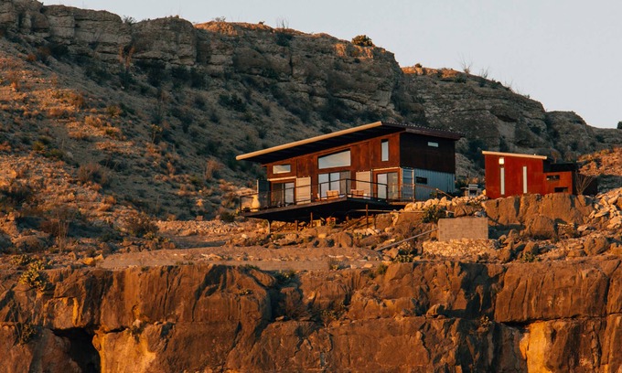 Terlingua House | Off-Grid, Modern Cliff House