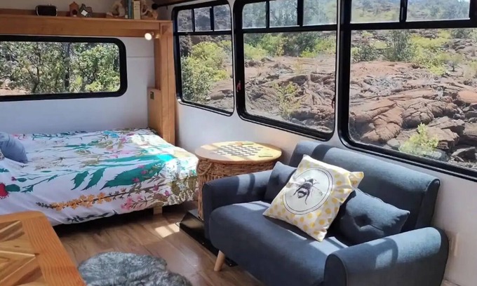 Ocean View House | Off-Grid Renovated tour bus Adventure!