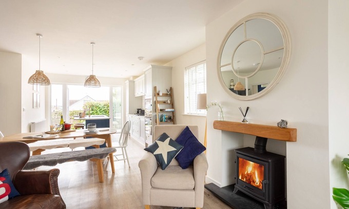 Rhosneigr House | Off the Hook - A 3 bed, pet-friendly Anglesey holiday home