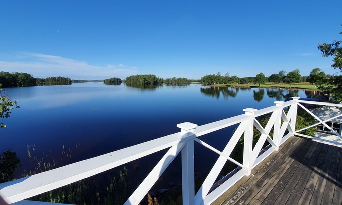 Unnaryd House | Off to the north: House Lena in southern Sweden for 2 - 4 people, directly on the lake