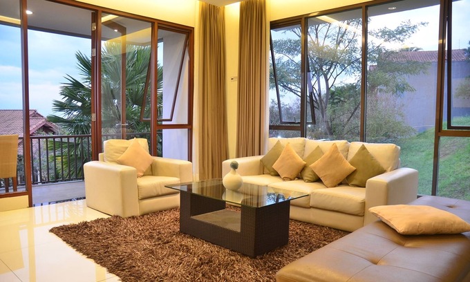 Hegarmanah Villa | Ohara City View 5BR Villa with a Private Pool