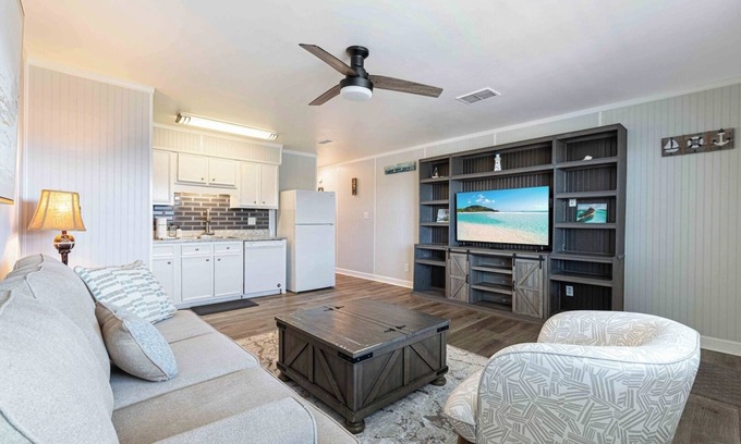 Fort Walton Beach Condo | Okaloosa Island Escape | Gulf Peek Walk to Beach