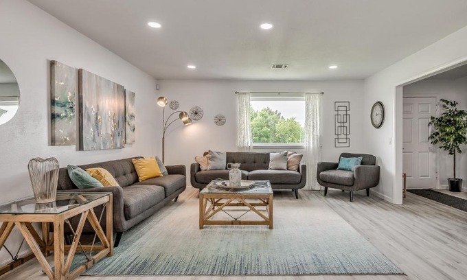 Central Oklahoma City House | Okana Waterpark & Downtown OKC 7 Mins away- Capital View