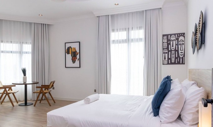 Jumeira 3 House | Okavango Suite at Full Moon Guesthouse