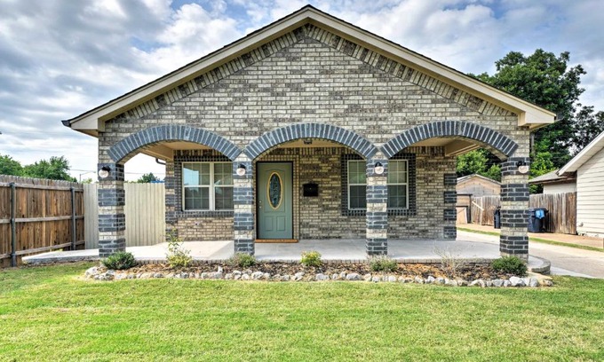 Central Oklahoma City House | Oklahoma City Home with Yard - 5 Mi to Downtown!
