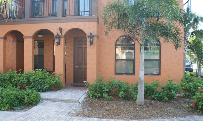 Ole Condo | Olé Lely, Corner 2 Bedroom, 2 Bath, Sleeps 6. Professionally Decorated.1st Floor