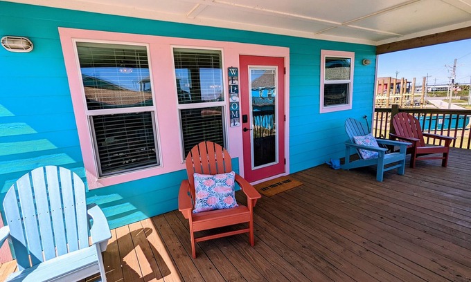 Port Bolivar House | Ola Del Mar-Beach Access-0.3 miles from beach-sleeps 6-relaxing bungalow