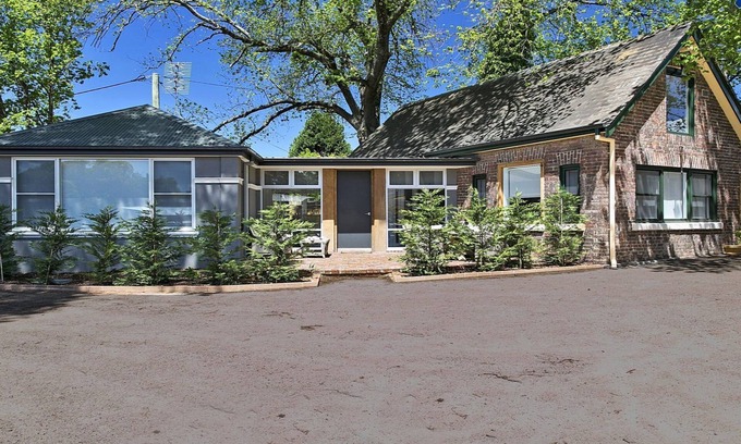 Moss Vale House | Old Bank Stables – north facing sun patio, outdoor furniture and BBQ