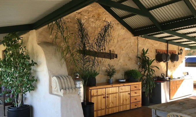 Mannum House | Old Coach House - Mannum -Long Stay discount available