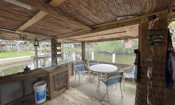 Crystal River House | Old Country Living Ozello Keys 1 BR/1BA Waterfront Fishing Cabin