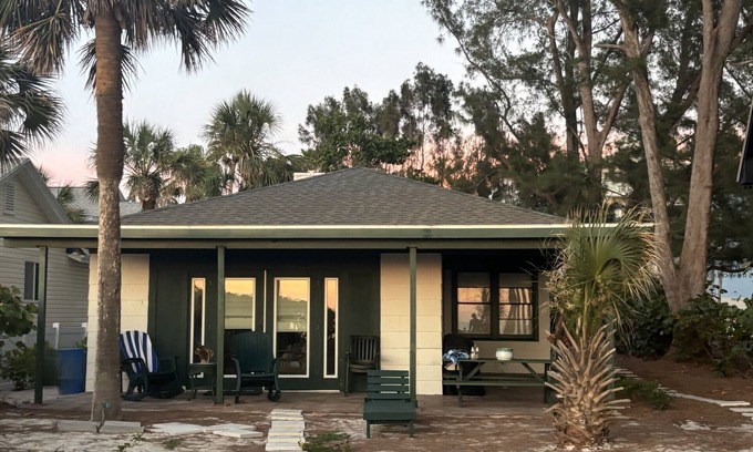 Indian Shores Cottage | "Old Florida" Beach Cottage-Beachfront!