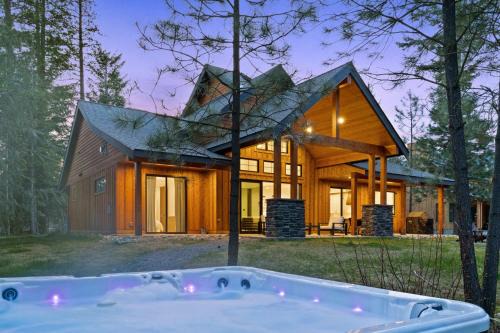 Ronald House | Old Grove Retreat in Suncadia- Gourmet Kitchen, Hot Tub, BBQ, Firepit, Outdoor Seating, Smart TVs, Hi-speed Wi-Fi
