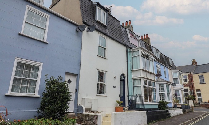 Weymouth Cottage | OLD HARBOUR TOWNHOUSE, pet friendly, with open fire in Weymouth
