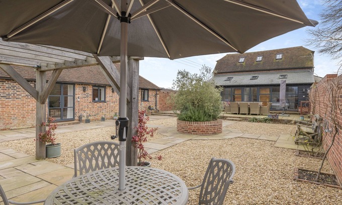 Peasmarsh House | Old House Farm - Four Bedroom House, Sleeps 8