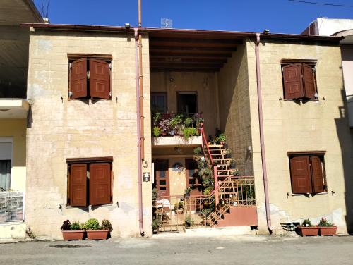 Paradisi Apartment | Old House