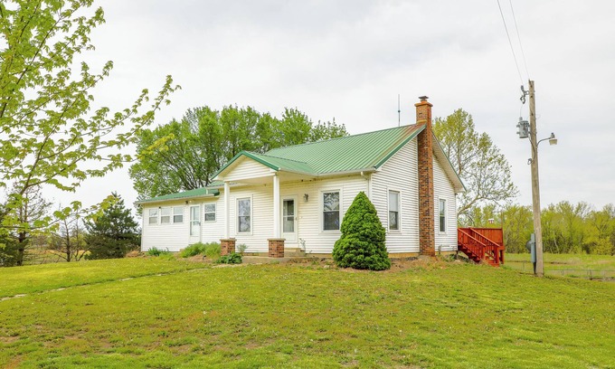 Lamont House | Old Kansas Cattle Ranch! Peaceful living at its finest! Pet-friendly.