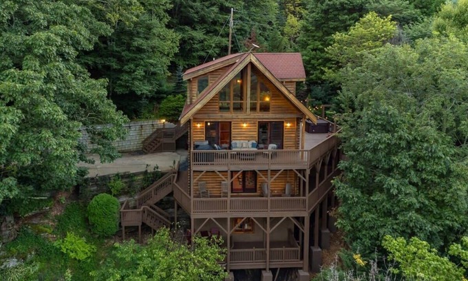 Waynesville House | Old Oak Lodge~ Dreamy Mountain Getaway~ Hot Tub