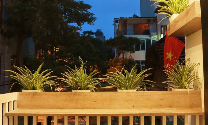 Truc Bach Apartment | Old quarter -Balcony alot of Sunshine & Cozy House